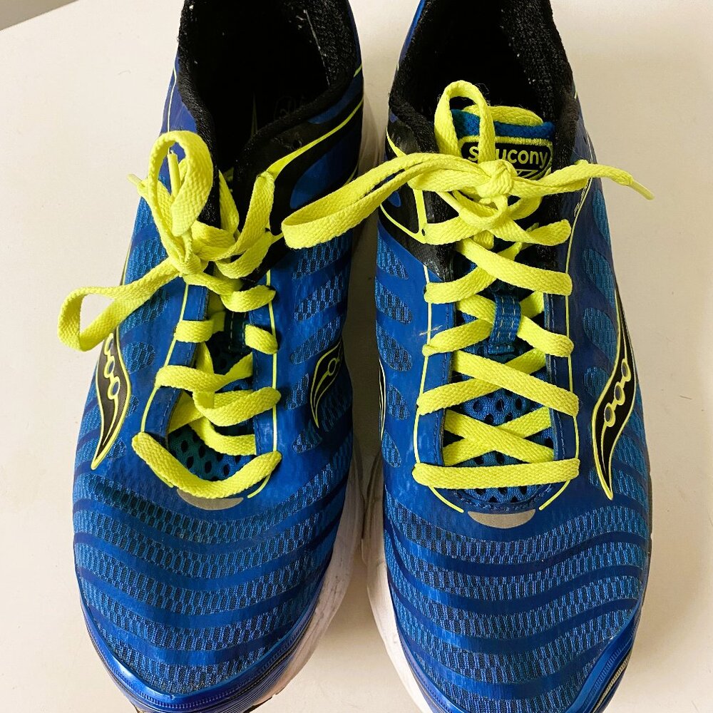 Size 10 wide mens - Saucony Kinvara 20169-4 running tennis shoes